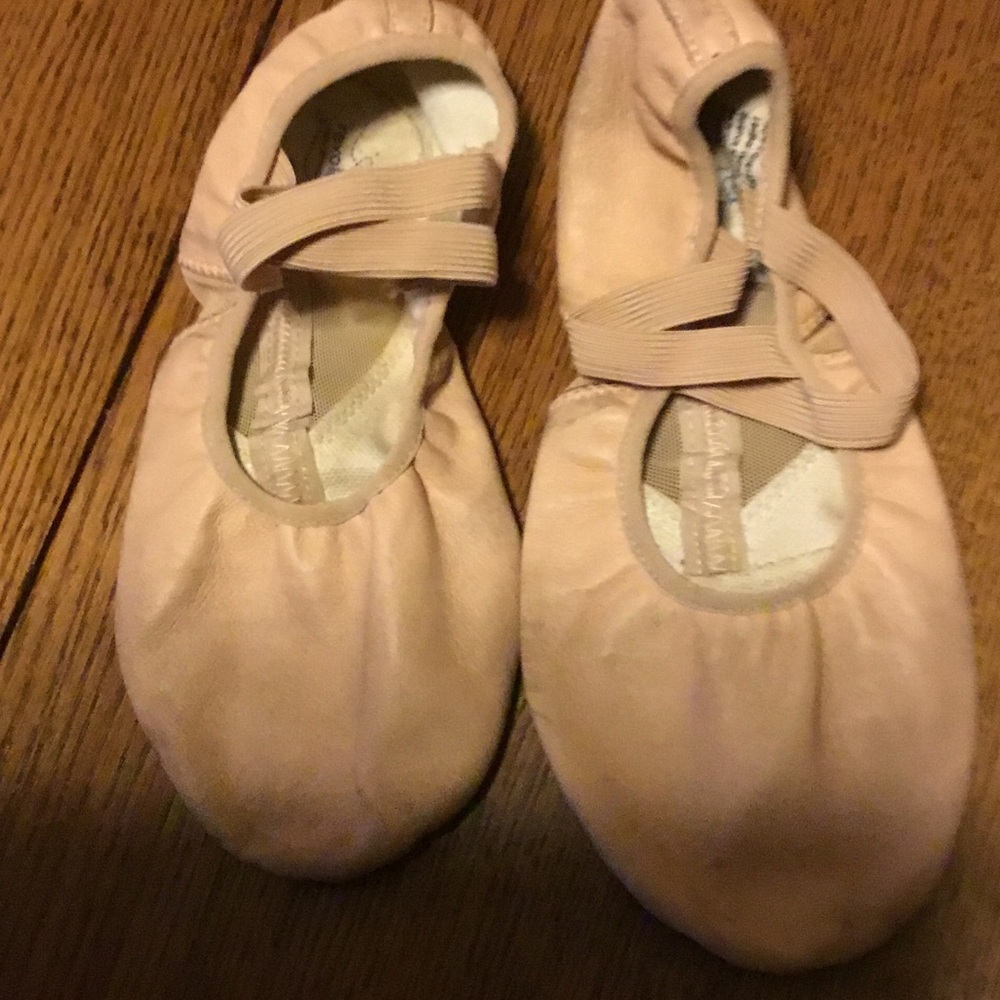 Revolution Kids Ballet Slippers in Soft Pink